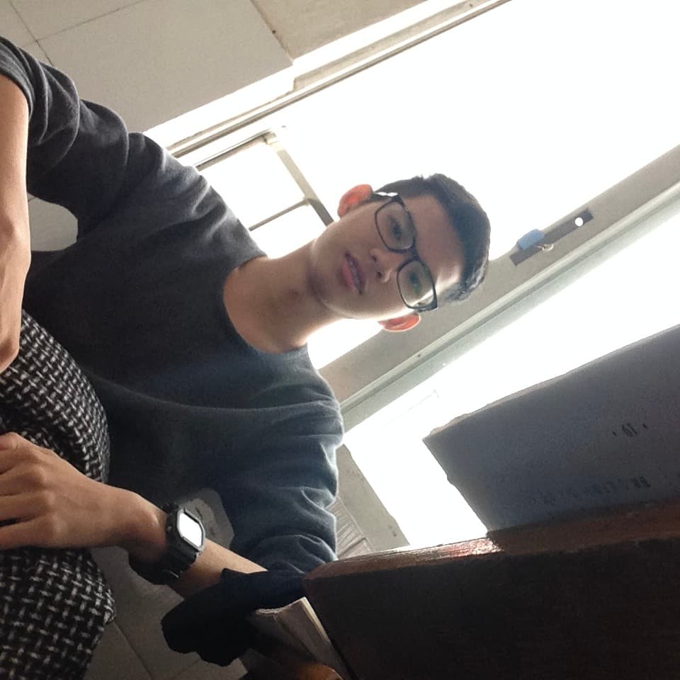 后排靠窗